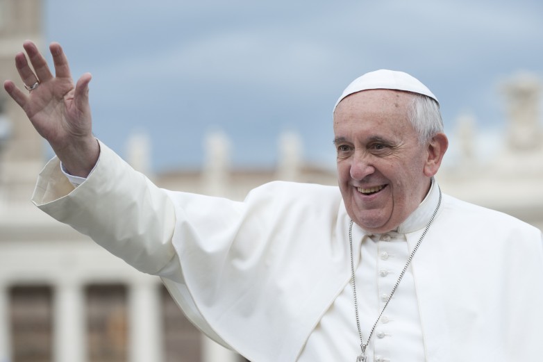 Pope Francis blesses faithful